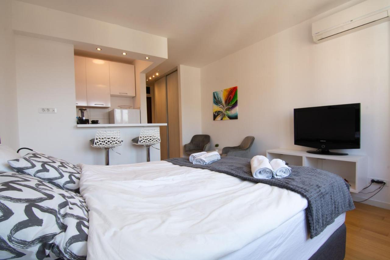 A Blok New Modern - Free Garage Parking, Comfortable, Quiet With A Park View Beograd Bagian luar foto